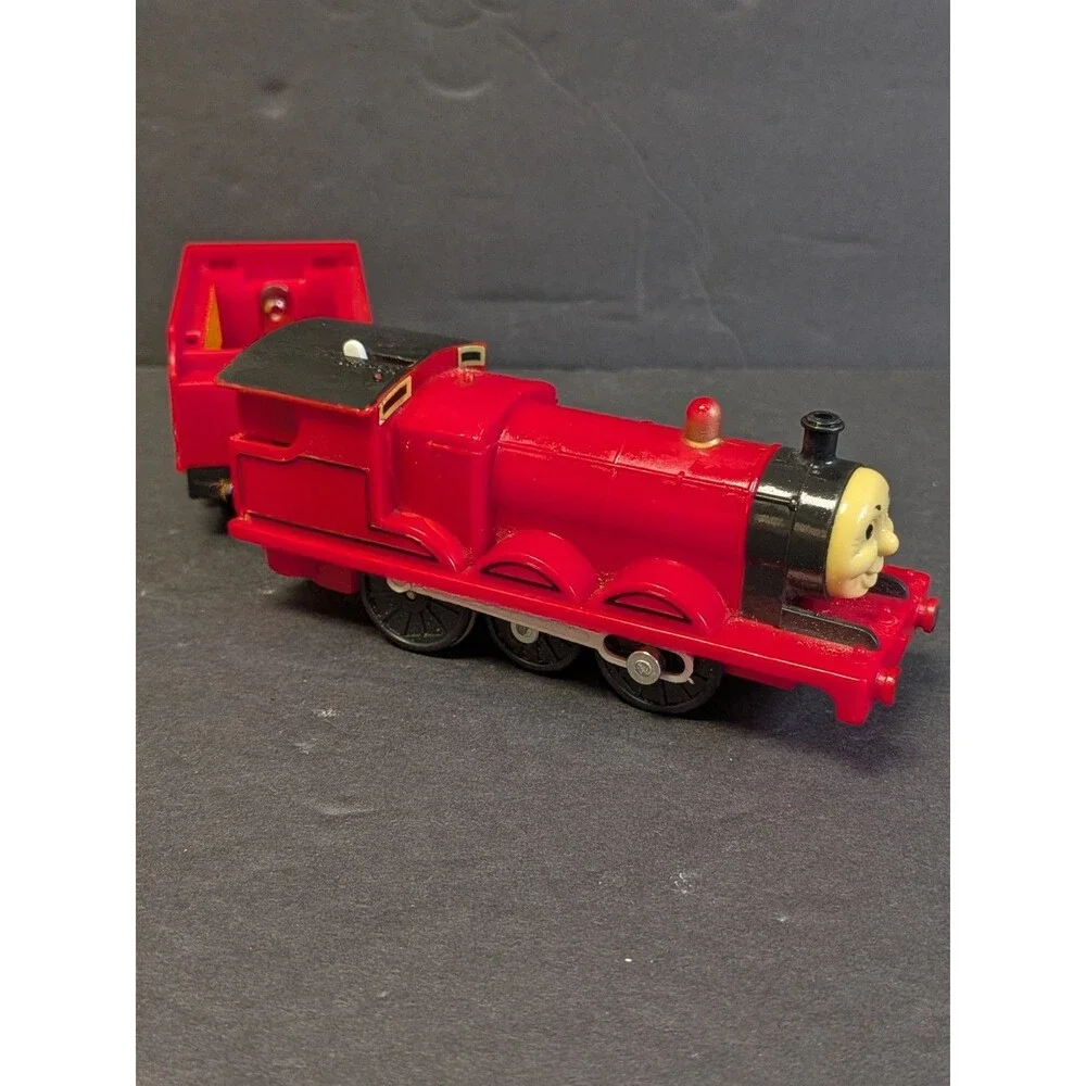 Thomas & Friends Trackmaster Motorized James Engine With Tender 2002